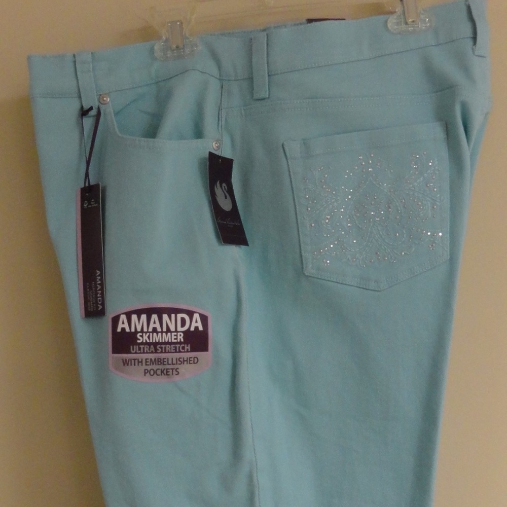 Gloria Vanderbilt  Amanda Skimmer Capri